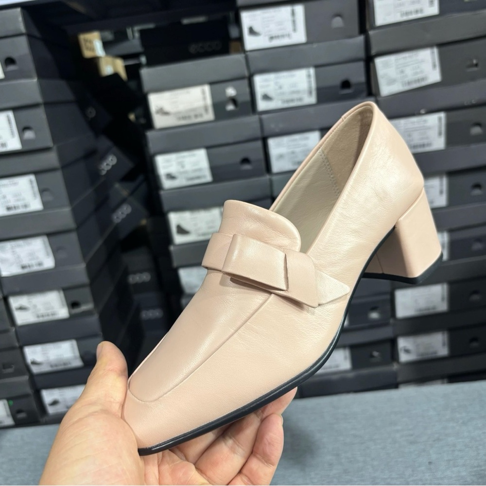 Ecco Women's Pink Loafers